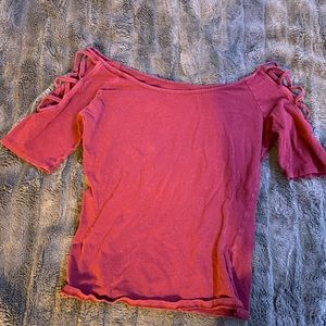 T-Shirt with cross holes on sides